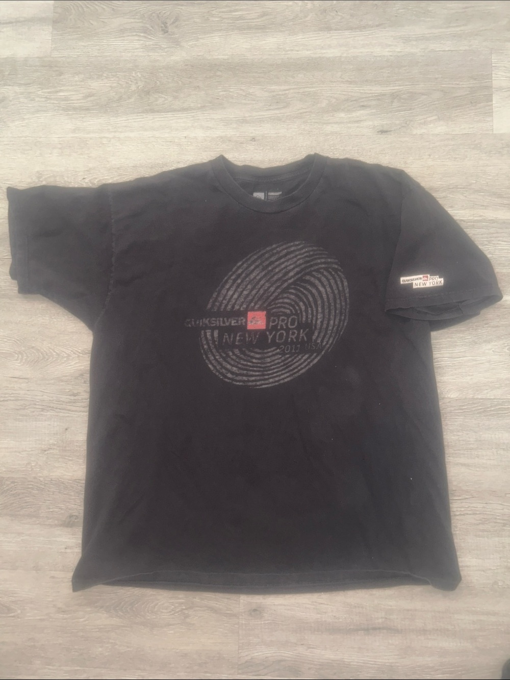 Vintage Quiksilver Black Short-Sleeve Graphic Tee